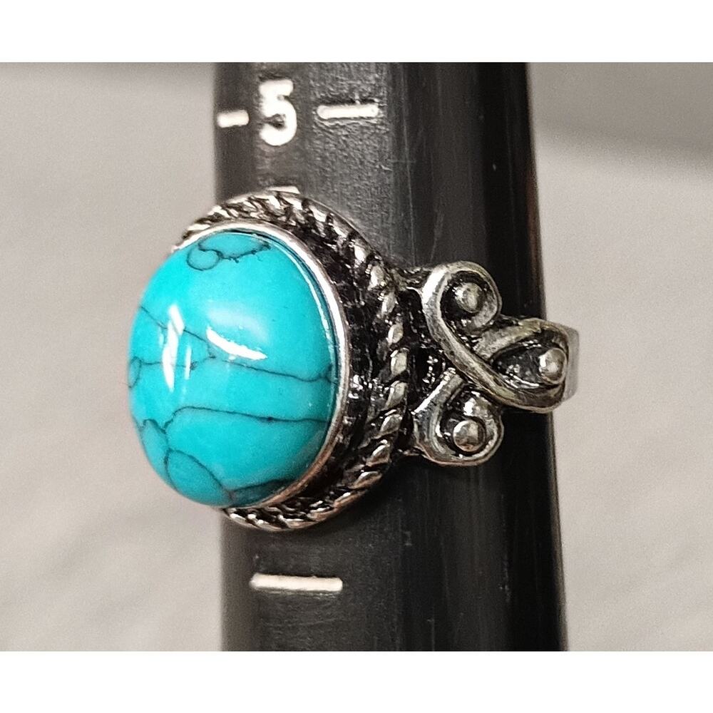 Ring Size 6 Silvertone Faux Turquoise Oval Cabachon Stone New Costume Jewelry